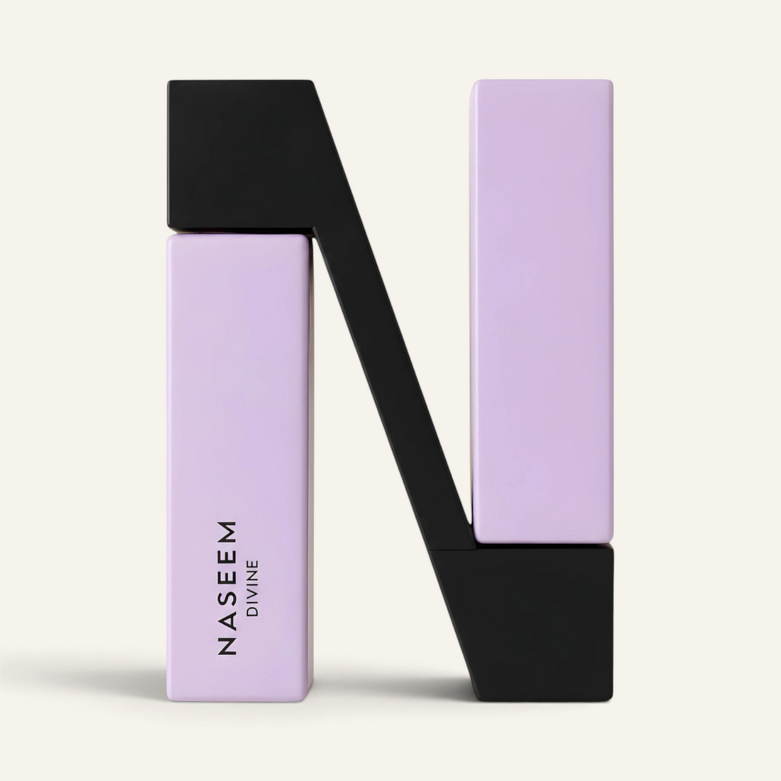 Profumo unisex Divine di Naseem presentato da NOOR Arabian Essence in un flacone moderno a forma di lettera N lilla